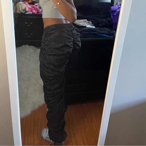 Petite black ruched cargo pants - Picture 3 of 6